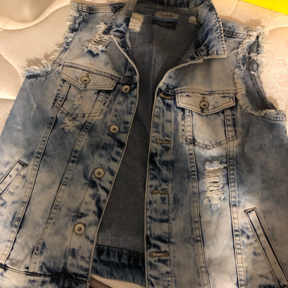 ZARA DISTRESSED DEMIM VEST